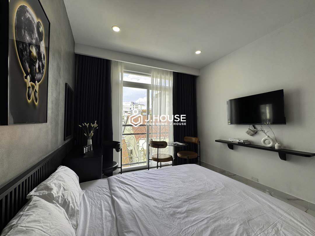 Sun-Drenched Studio Apartment for Rent in District 1 - Urban Nest-1