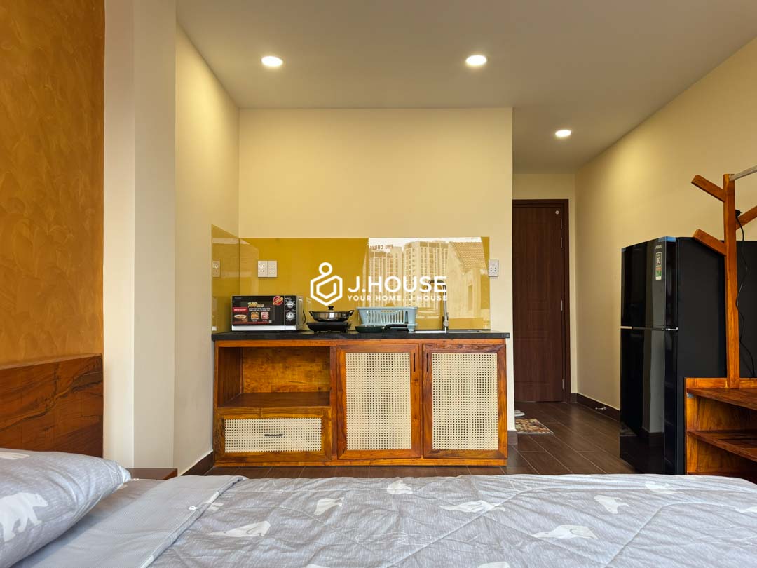 Top Floor Studio Apartment with Balcony-1