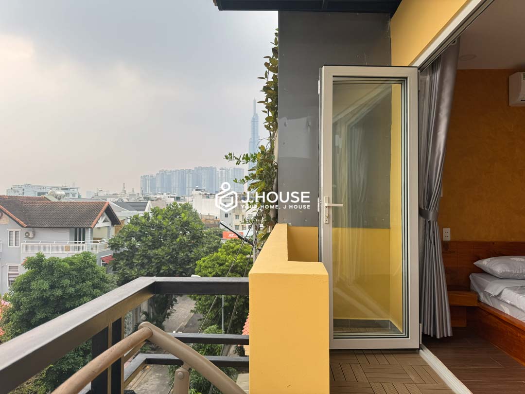 Top Floor Studio Apartment with Balcony-4