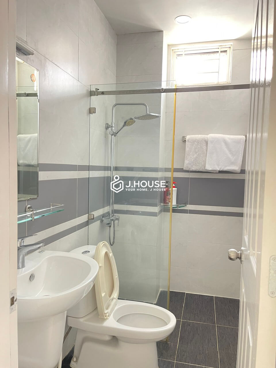 Affordable apartment for rent in District 1, HCMC