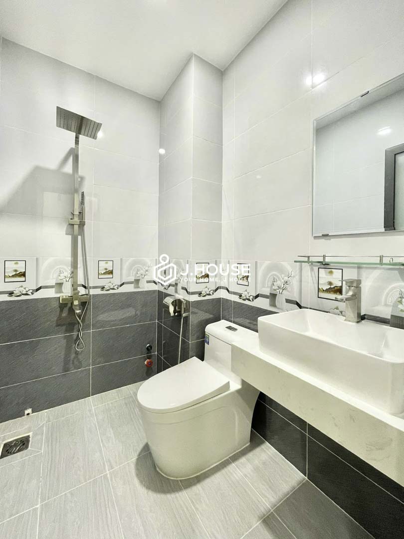 Bright 2BR Apartment for Rent in District 1 Dakao - QK-8