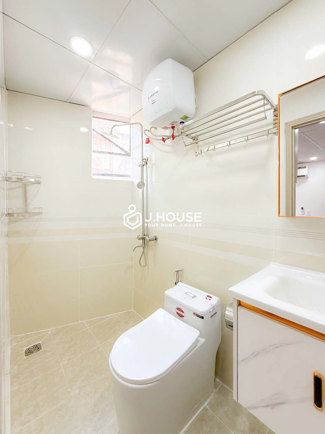 Bright Studio Apartment for Rent in Tan Dinh District 1 - QK-1