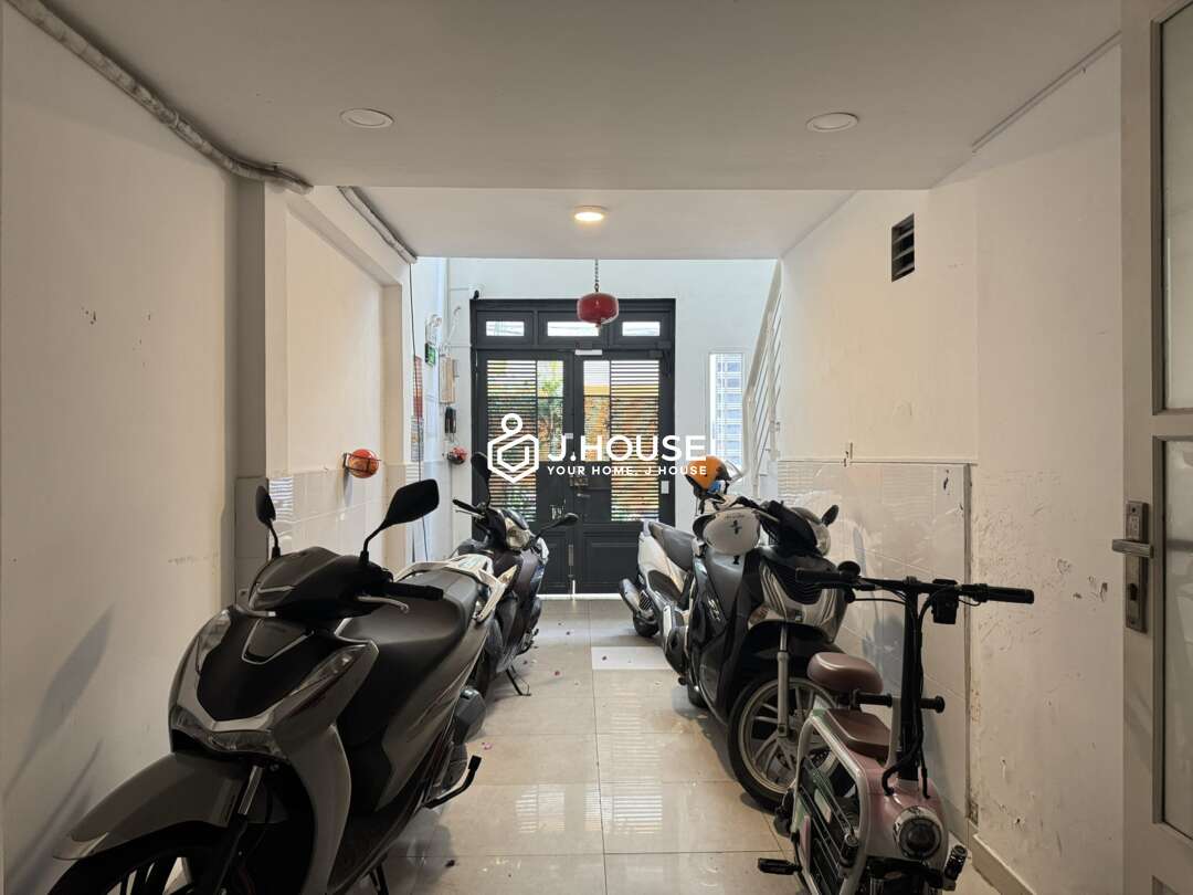 Bright Studio for Rent in District 1 Center Lan Vũ Apartment 201-14