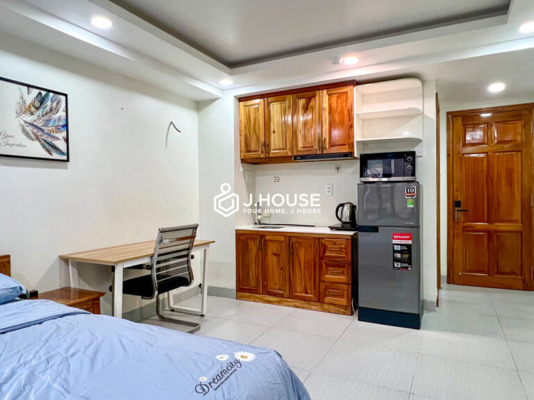 Cheap studio apartment for rent in District 1, HCMC-1