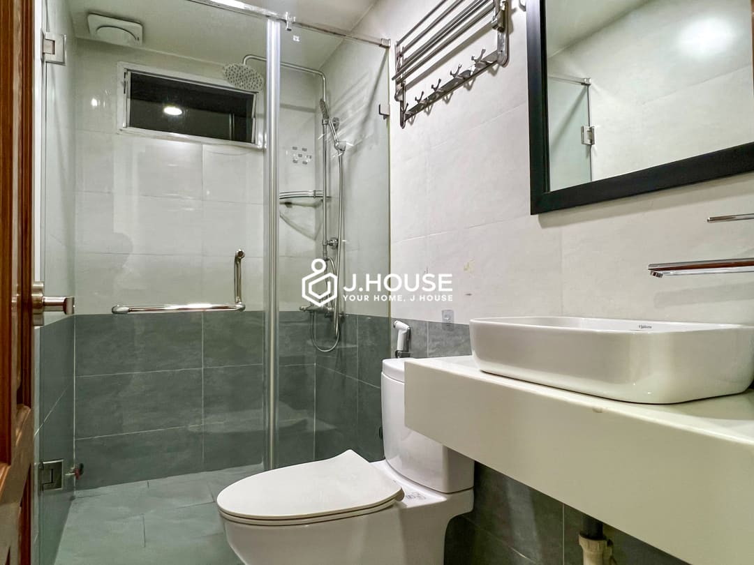 Cheap studio apartment for rent in District 1, HCMC-3