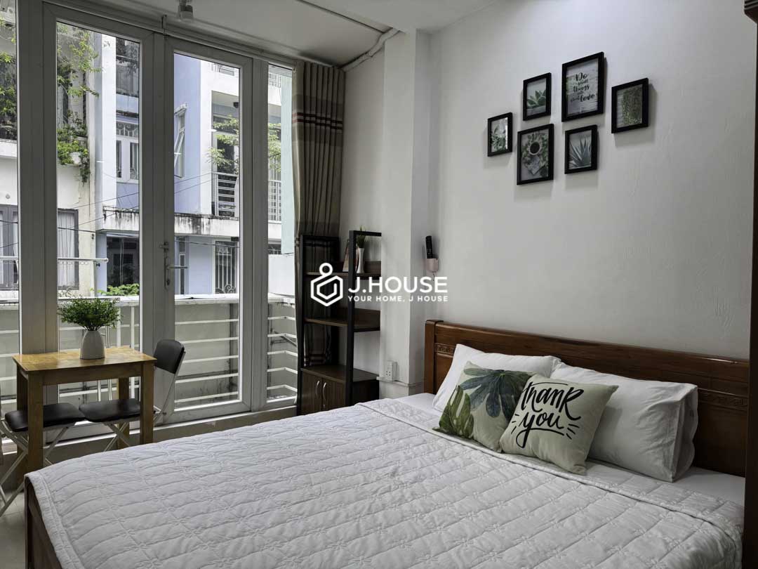 Cozy & Bright Studio Apartment for Rent with Balcony in District 3-0
