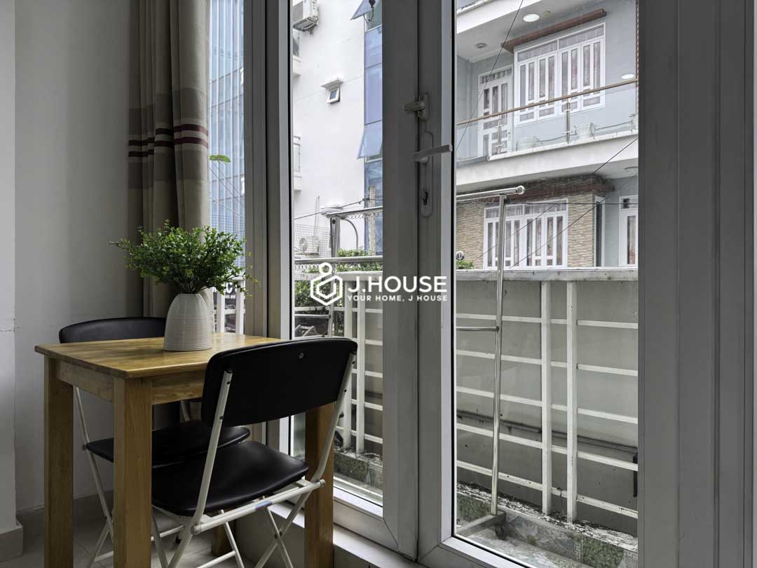 Cozy & Bright Studio Apartment for Rent with Balcony in District 3-3