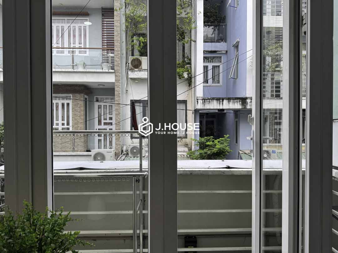 Cozy & Bright Studio Apartment for Rent with Balcony in District 3-4