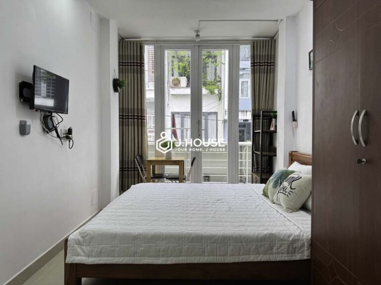 Cozy & Bright Studio Apartment for Rent with Balcony in District 3