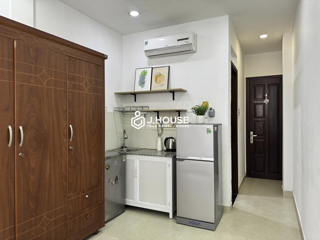 Cozy & Bright Studio Apartment for Rent with Balcony in District 3-8