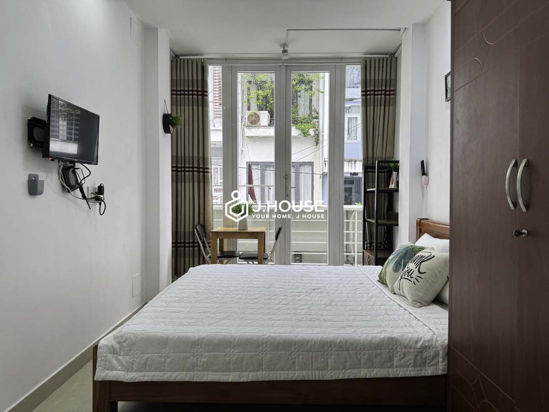 Cozy & Bright Studio Apartment for Rent with Balcony in District 3