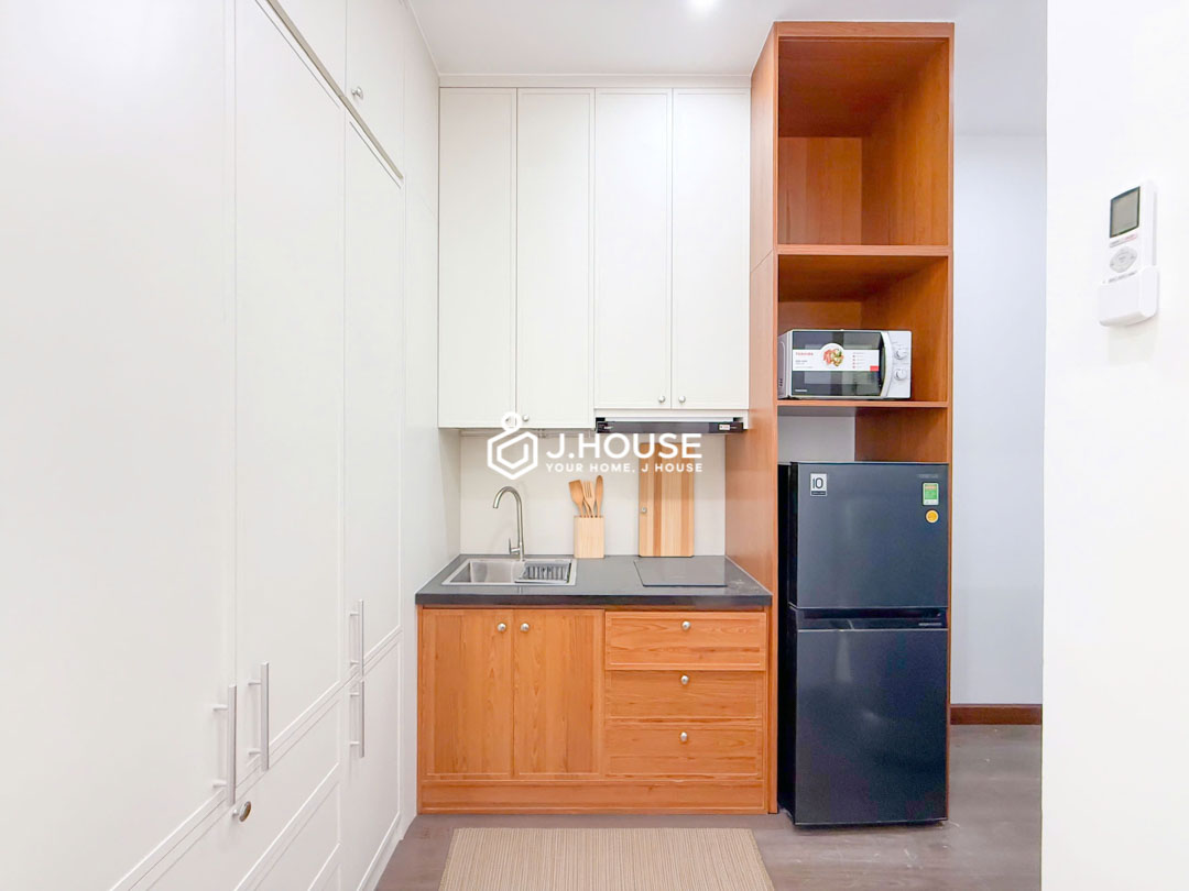 Cozy Studio for Rent with Window in Tan Dinh District 1 - QK-0