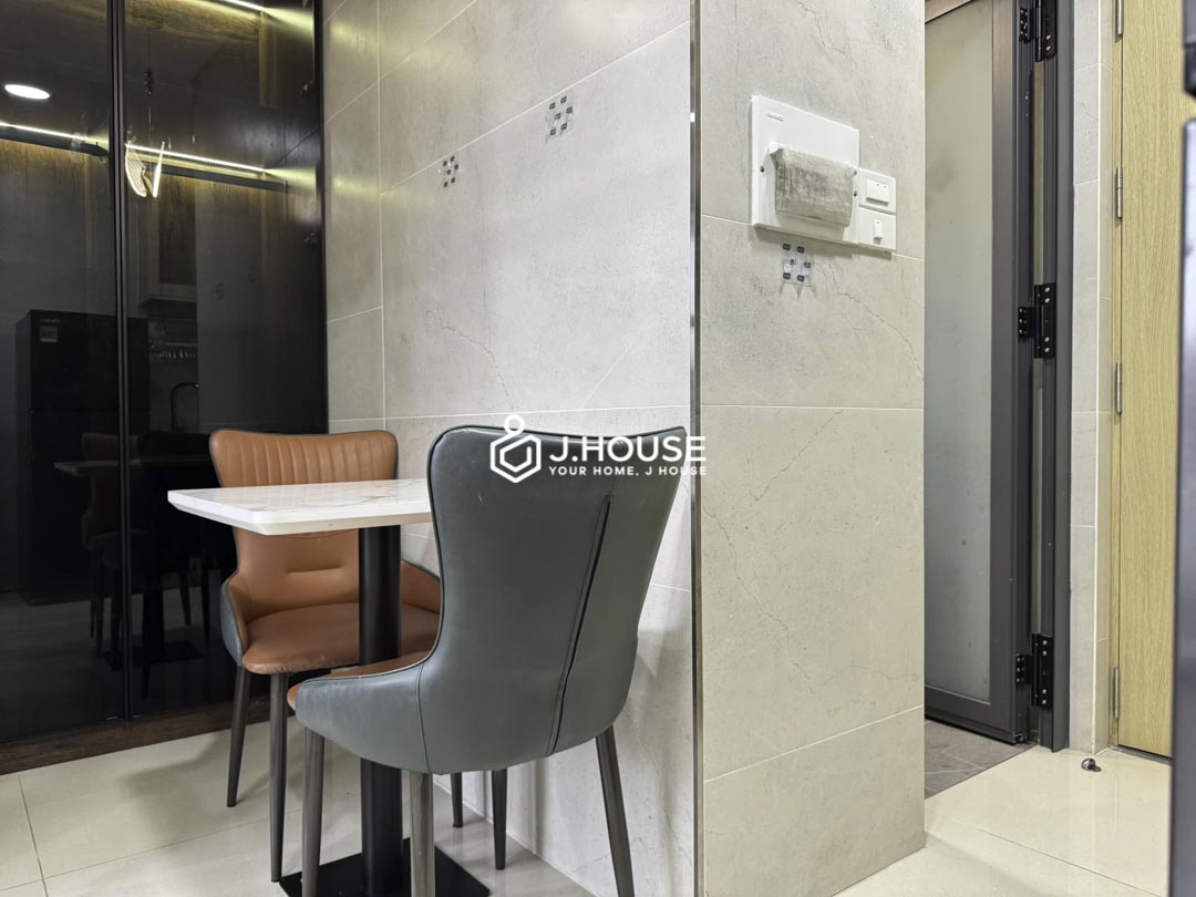 Modern 1BR Apartment in Binh Thanh for Rent - Skyline View-11