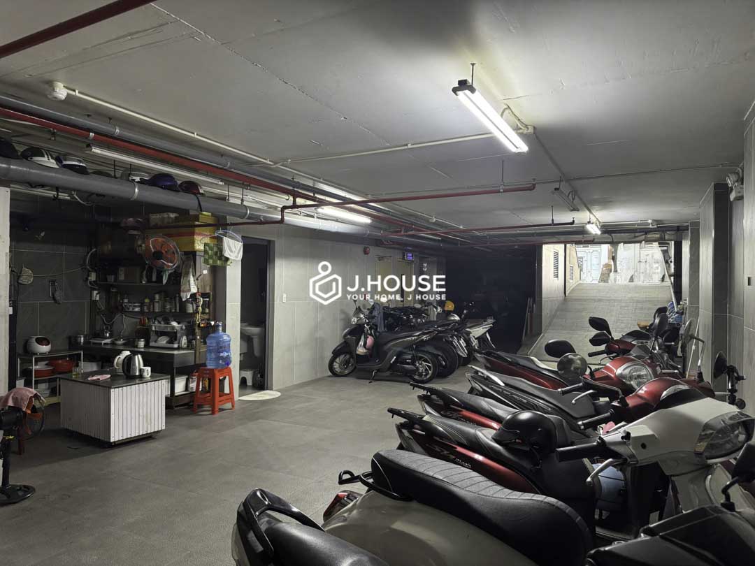 Modern 1BR Apartment in Binh Thanh for Rent - Skyline View-18