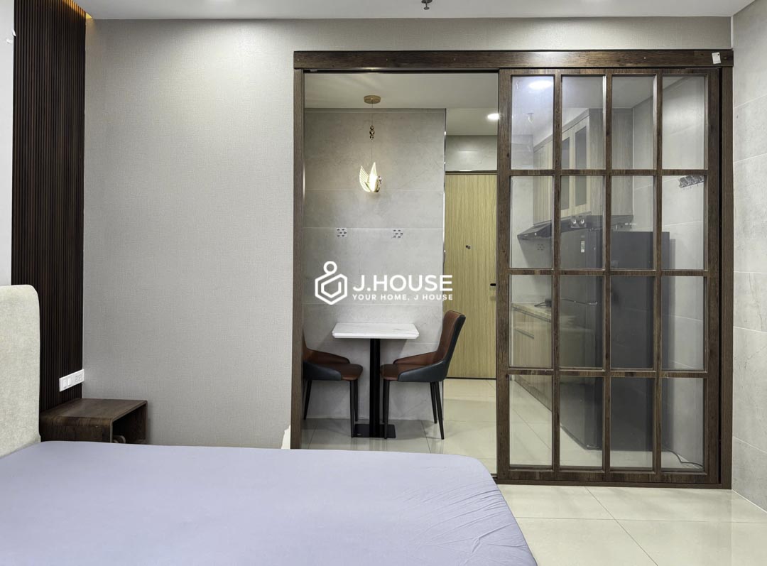 Modern 1BR Apartment in Binh Thanh for Rent - Skyline View-6