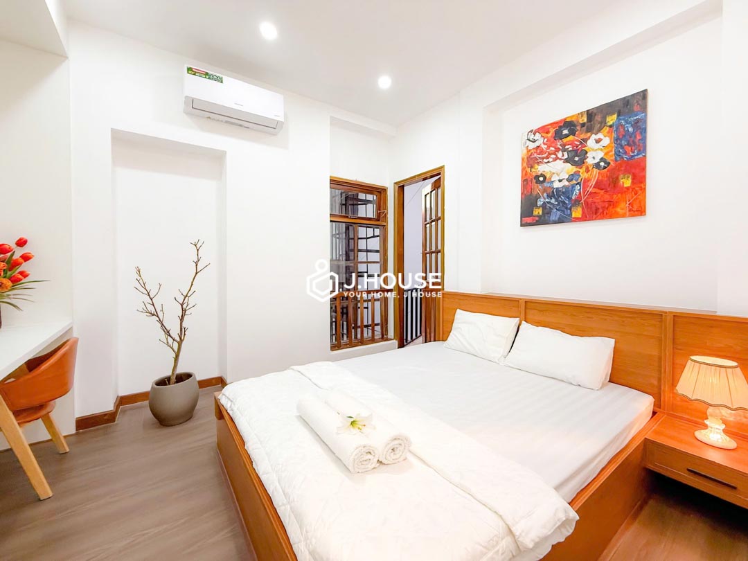 Modern 2BR with Balcony, Private Laundry & Wi-Fi - QK District 1-0