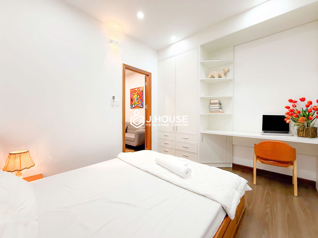 Modern 2BR with Balcony, Private Laundry & Wi-Fi - QK District 1-2
