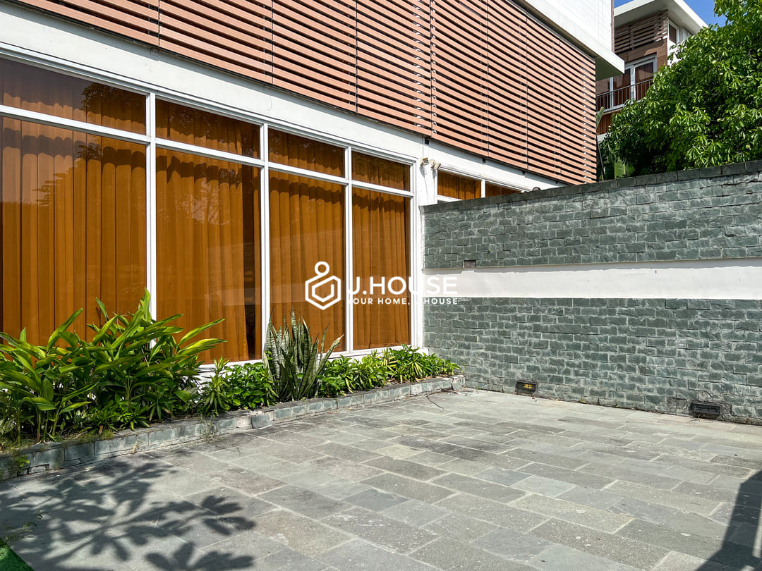 Modern 3-bedroom villa for rent in Thao Dien, District 2, HCMC