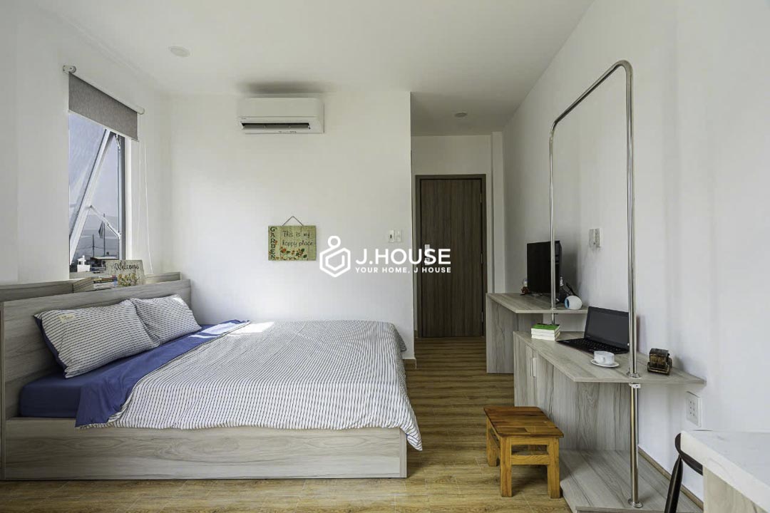 Modern Balcony Studio Apartment for Rent in Binh Thanh - Full House-1