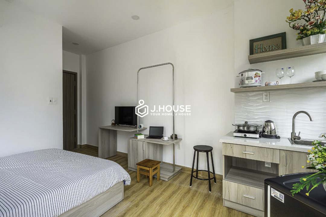 Modern Balcony Studio Apartment for Rent in Binh Thanh - Full House-2