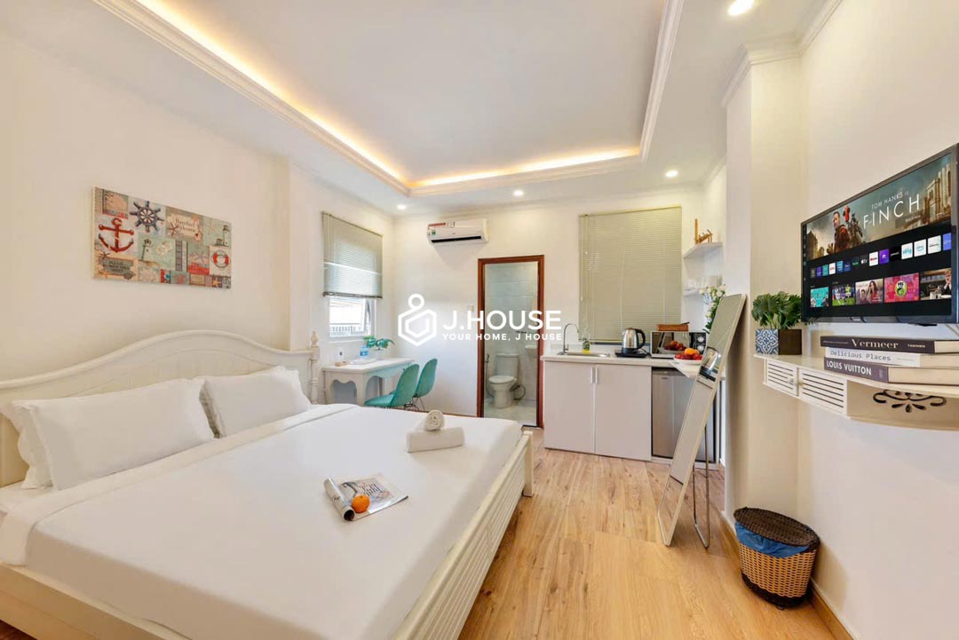 Modern Serviced Studio for Rent in District 1 Center - QT Apartment-1