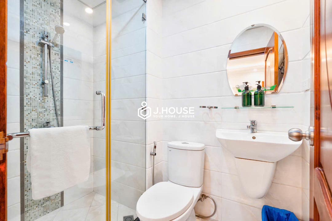 Modern Serviced Studio for Rent in District 1 Center - QT Apartment-17