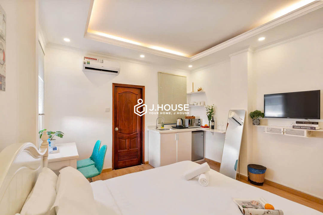 Modern Serviced Studio for Rent in District 1 Center - QT Apartment-4