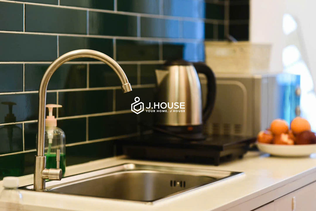 Modern Serviced Studio with Large Window in District 1 - QT Apartment-10