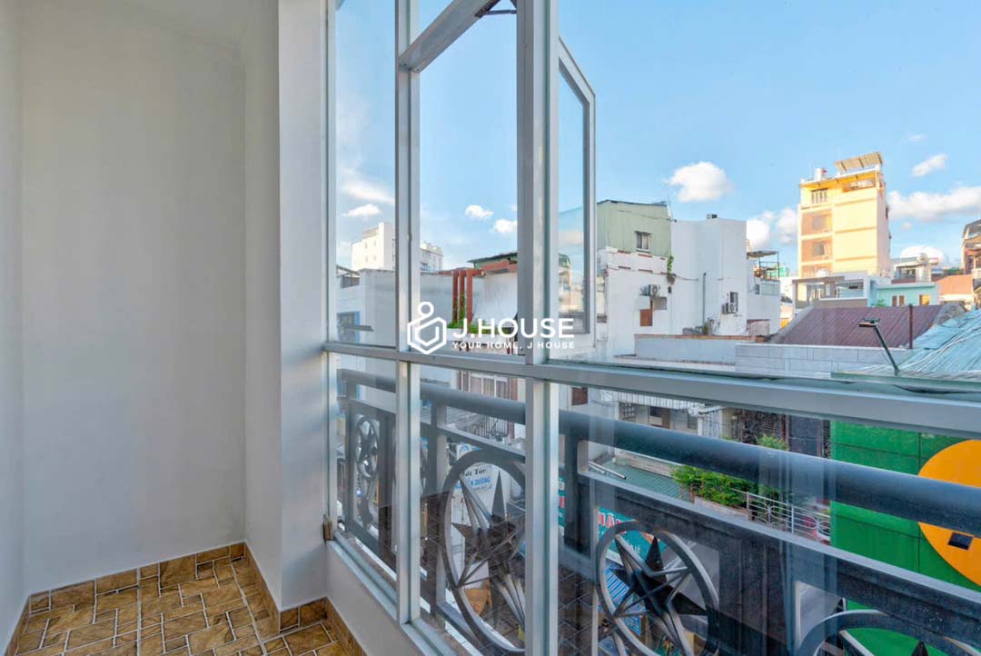 Modern Serviced Studio with Large Window in District 1 - QT Apartment-12