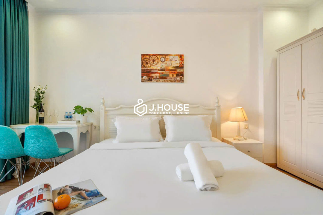 Modern Serviced Studio with Large Window in District 1 - QT Apartment-2