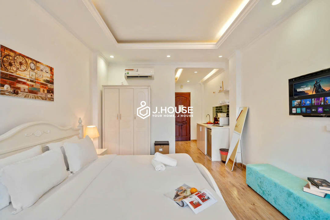 Modern Serviced Studio with Large Window in District 1 - QT Apartment-5