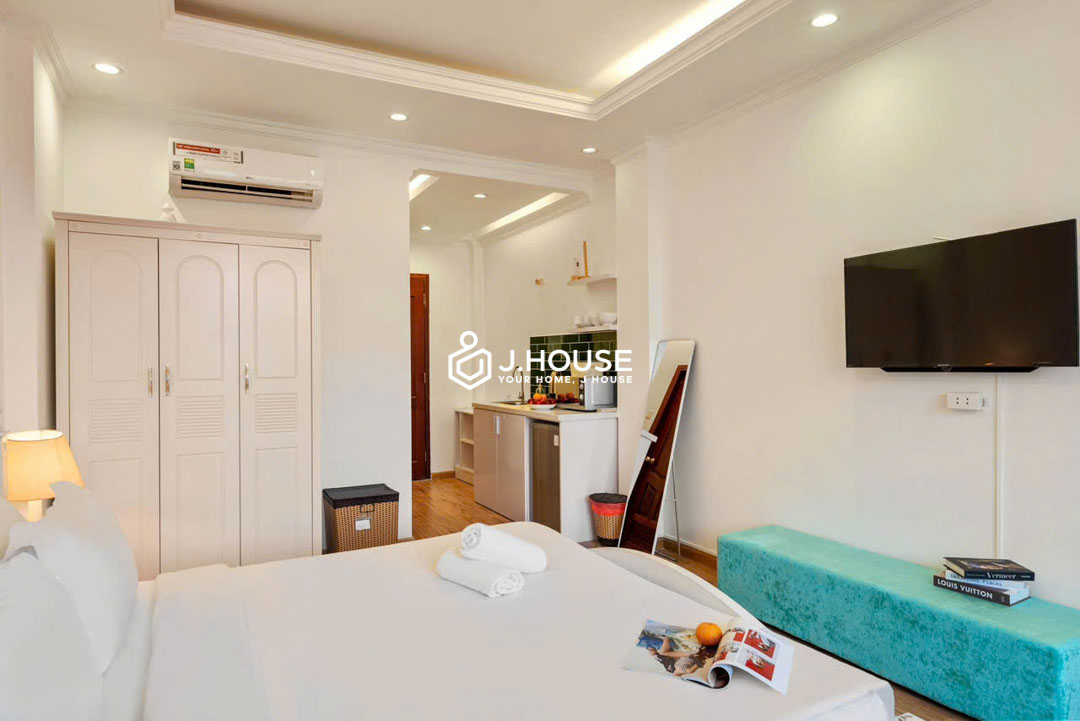 Modern Serviced Studio with Large Window in District 1 - QT Apartment-7