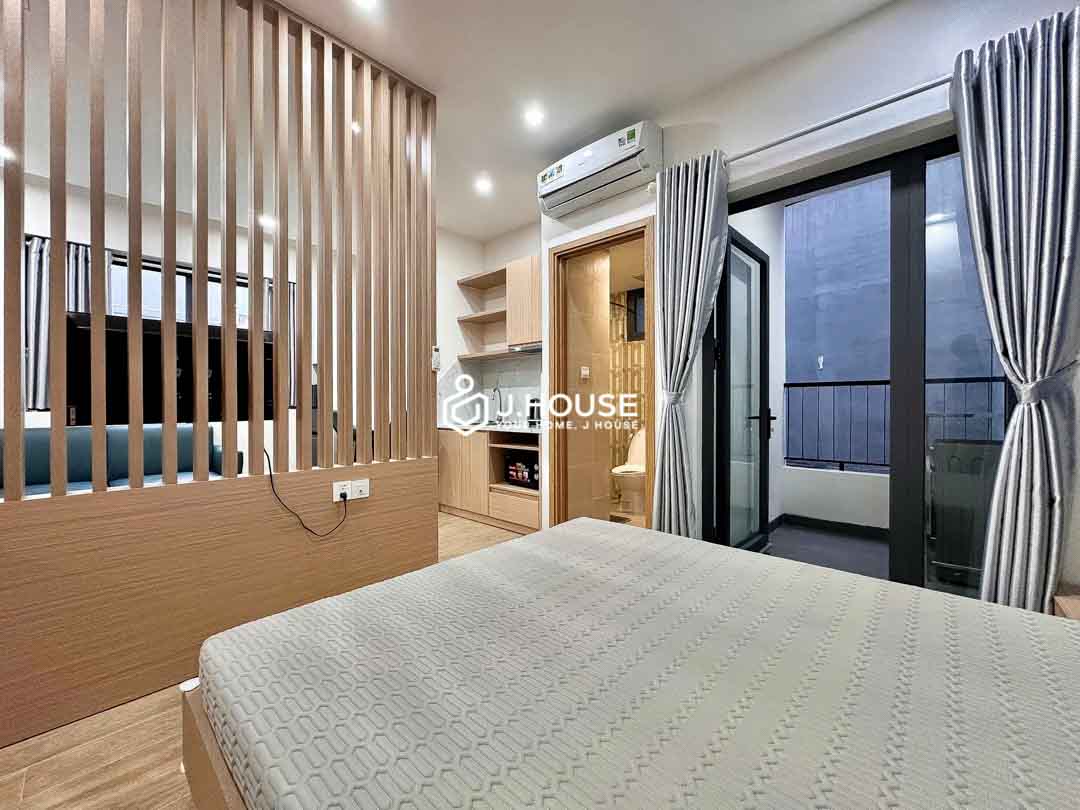 Modern Studio with Private Laundry & Skywell Balcony - ACE Phu Nhuan-9