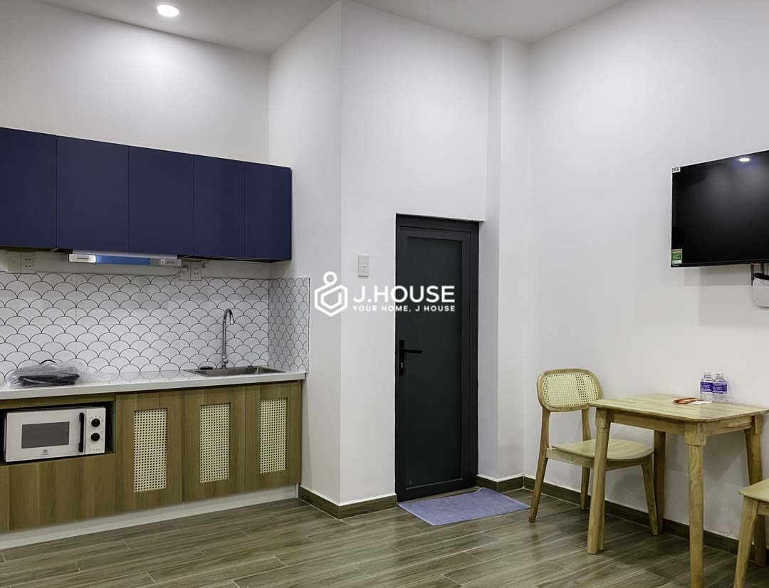 Modern Studio with Private Skylight in Phu Nhuan District - Urbanest-6