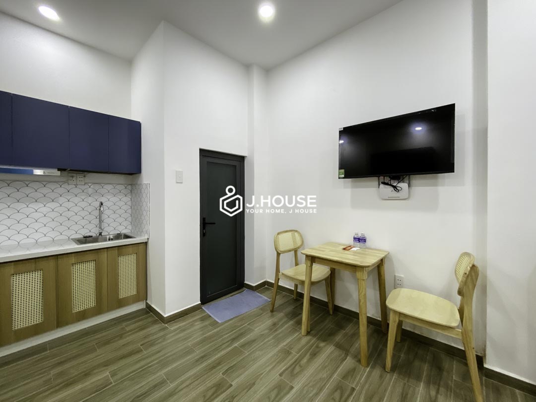 Modern Studio with Private Skylight in Phu Nhuan District - Urbanest-7