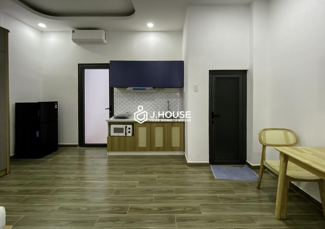 Modern Studio with Private Skylight in Phu Nhuan District - Urbanest-8