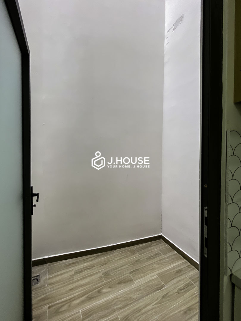 Modern Studio with Private Skylight in Phu Nhuan District - Urbanest-9