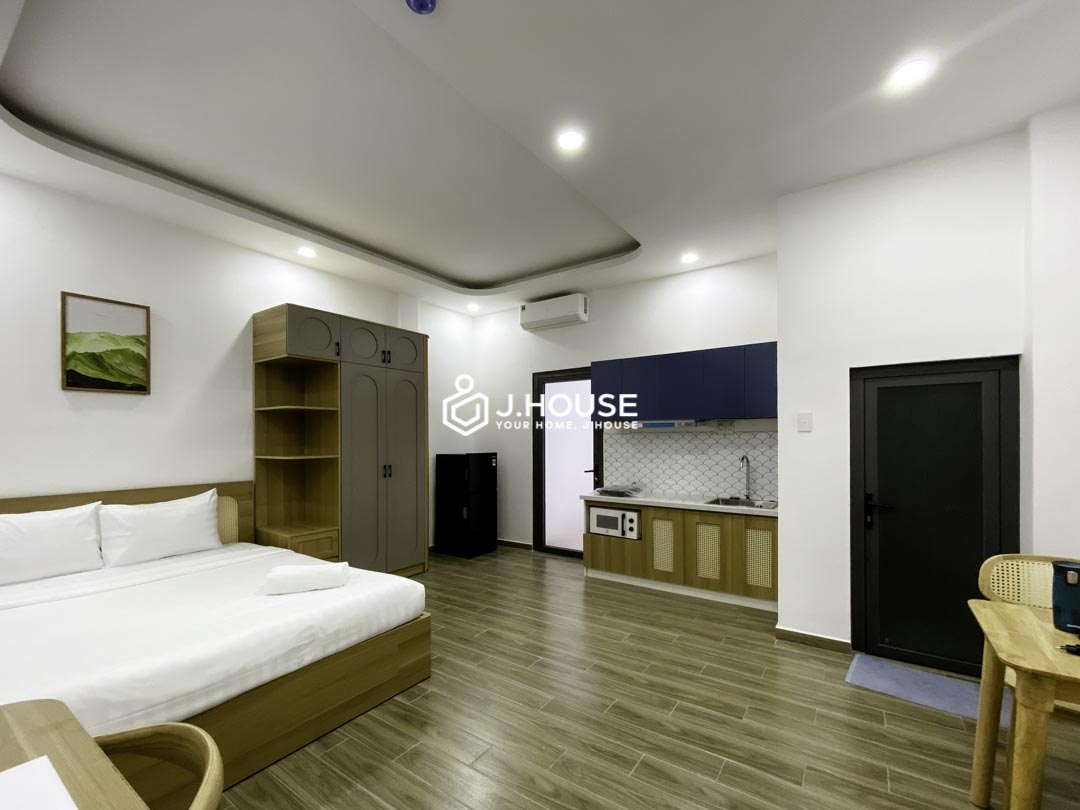 Modern Studio with Private Skylight in Phu Nhuan District - Urbanest