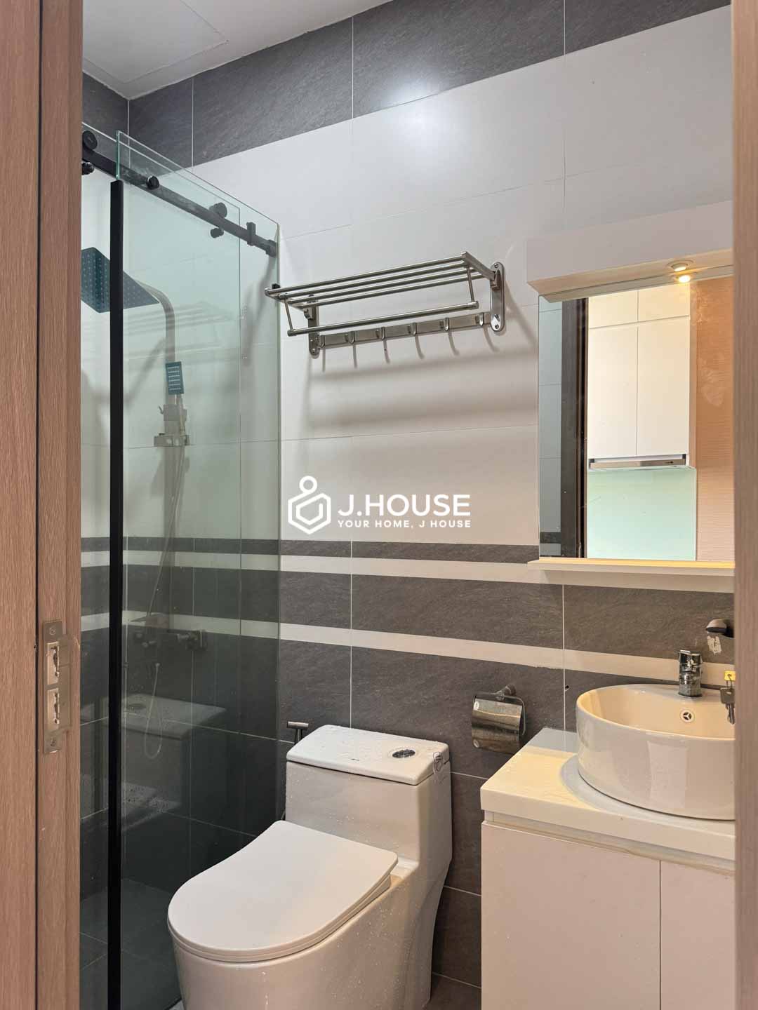 Modern Studio with Private Washer and Window - Nam Bo Apartment-10