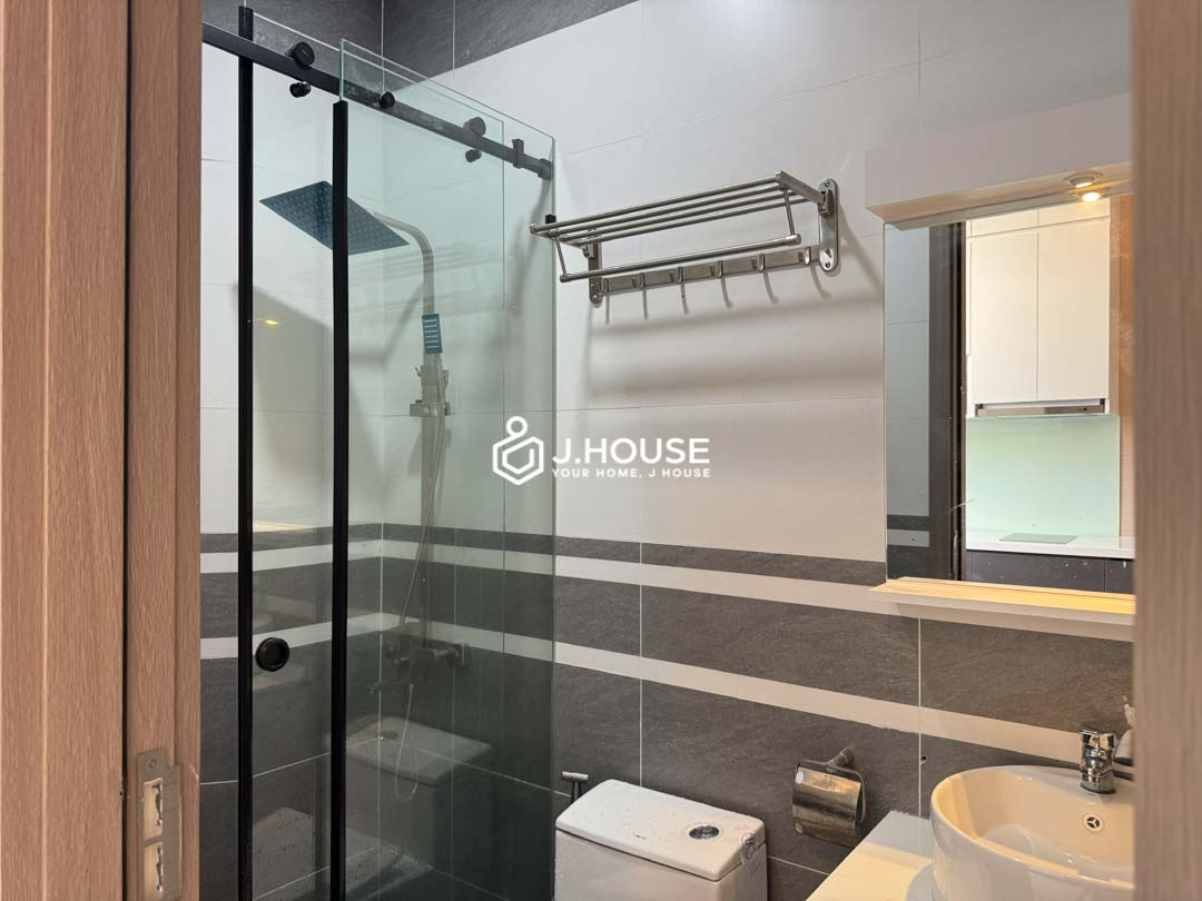 Modern Studio with Private Washer and Window - Nam Bo Apartment-9