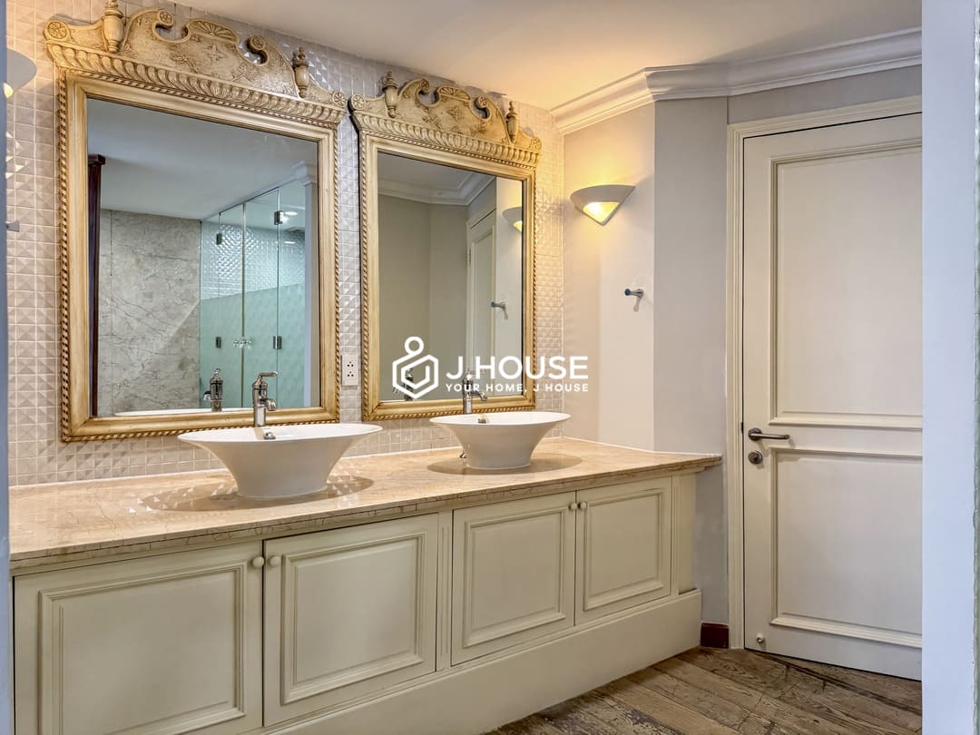 Penthouse BMC Tower for rent in District 1, HCM- 2 br apartment