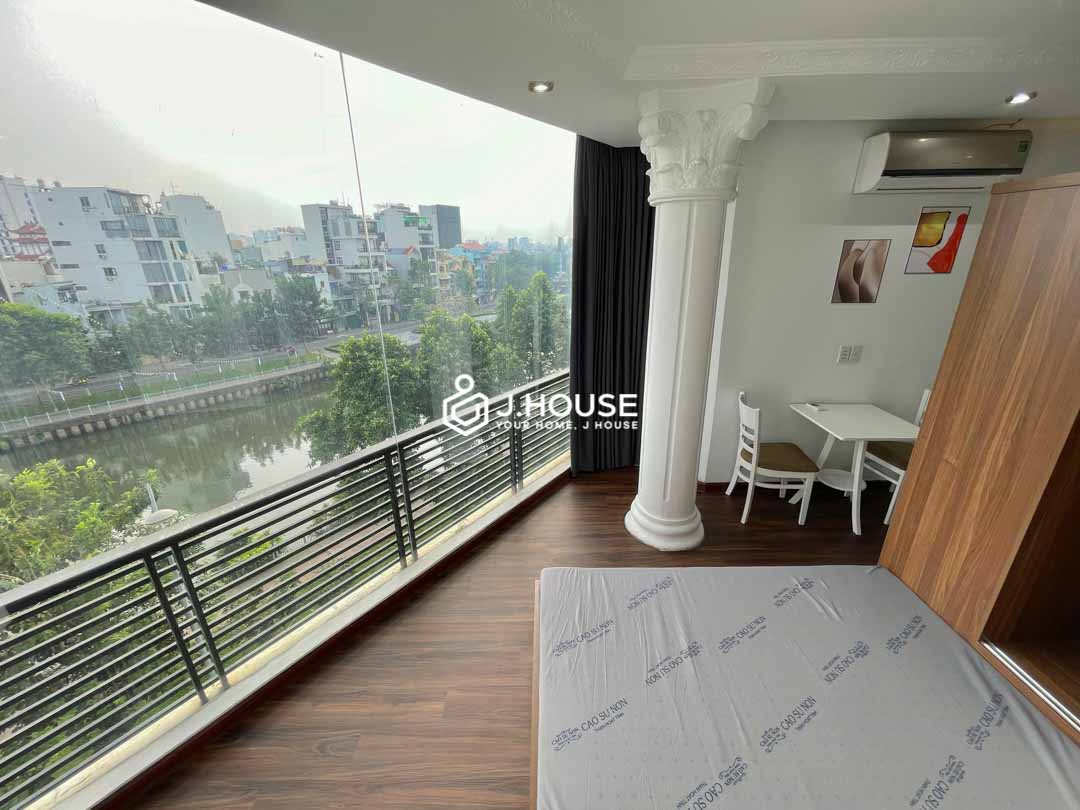 Phu Nhuan Studio for Rent with Canal View & Private Laundry - DQ Home-1