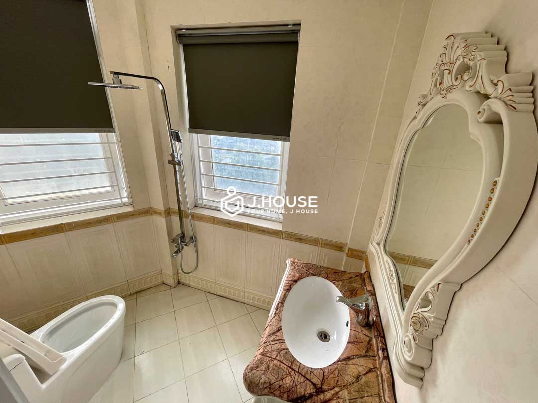 Phu Nhuan Studio for Rent with Canal View & Private Laundry - DQ Home-11