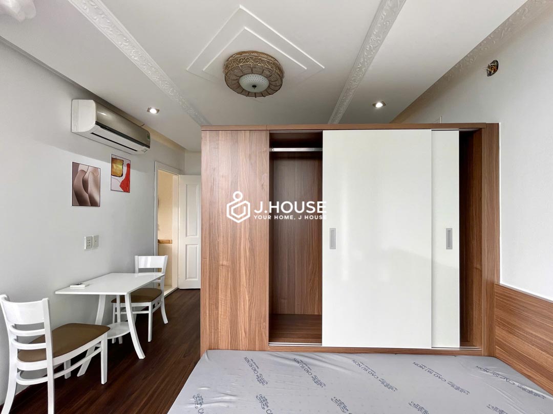 Phu Nhuan Studio for Rent with Canal View & Private Laundry - DQ Home-3