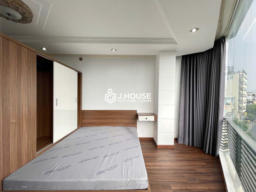 Phu Nhuan Studio for Rent with Canal View & Private Laundry - DQ Home-4