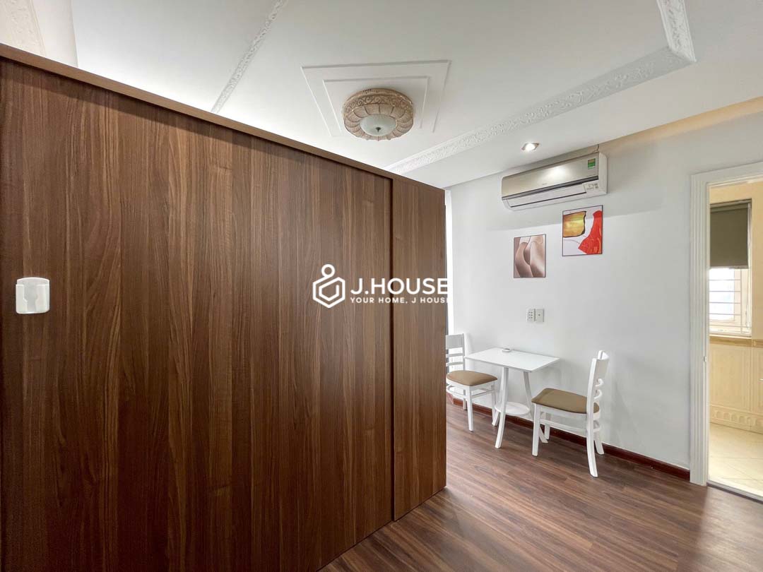 Phu Nhuan Studio for Rent with Canal View & Private Laundry - DQ Home-7