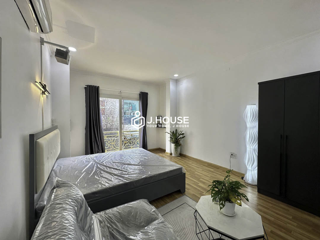 Spacious Studio with Balcony Apartment for Rent in District 3 - ACE-1