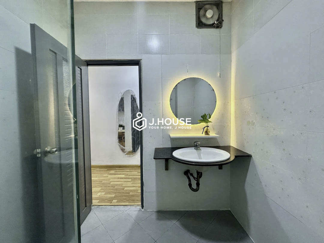 Spacious Studio with Balcony Apartment for Rent in District 3 - ACE-10