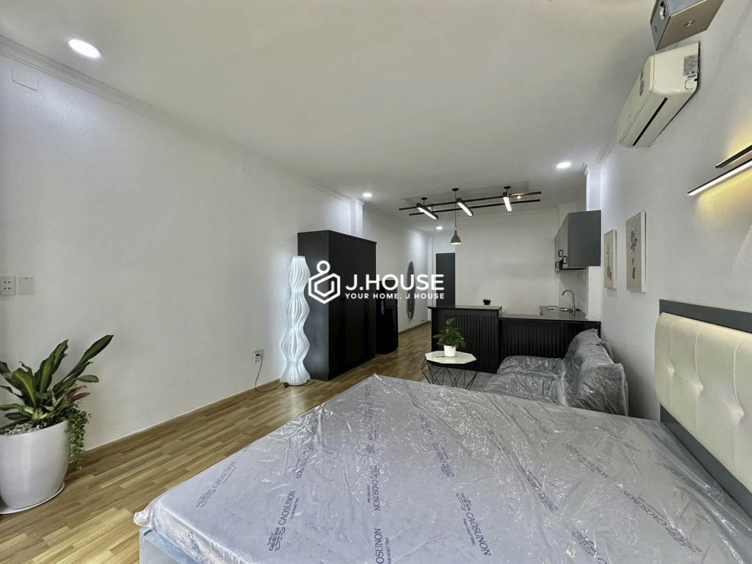 Spacious Studio with Balcony Apartment for Rent in District 3 - ACE-3