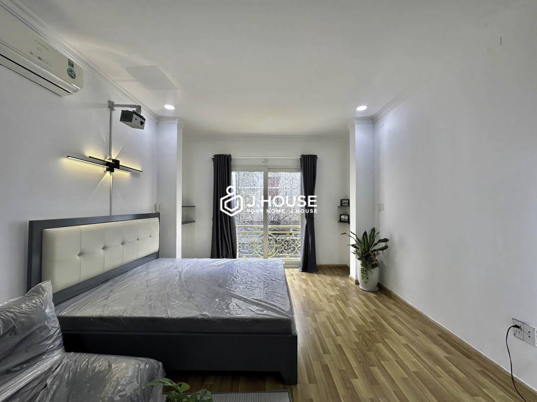 Spacious Studio with Balcony Apartment for Rent in District 3 - ACE